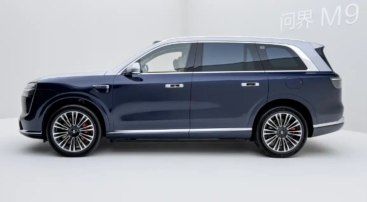 智能化时代如日中天旗舰级智驾SUV怎么选
问界M9定位为旗舰级大型SUV，主打5