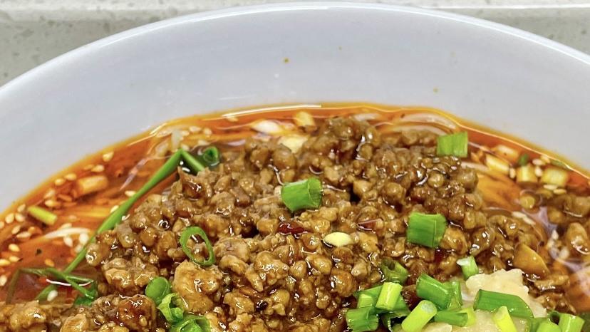 在家复刻重庆豌杂面：绵密耙豌豆与香辣肉臊的黄金搭配