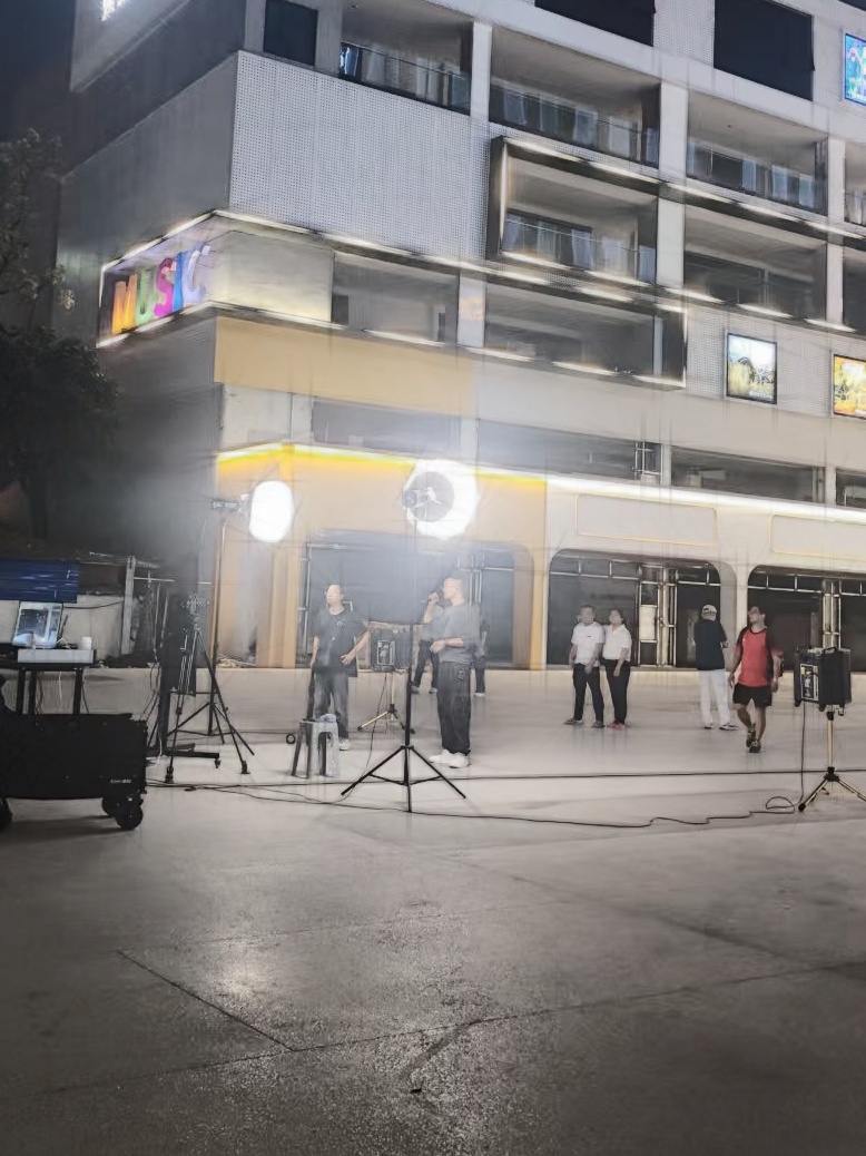 注意力稀缺时代｜直播围观浅思