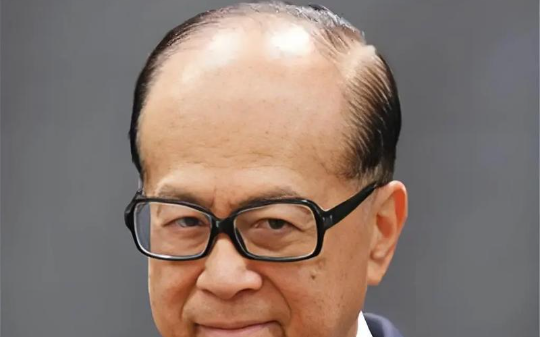李嘉诚“卖港”求荣：一个无耻商人的“卖国生意经”，这种首富当起来良心不会痛吗？