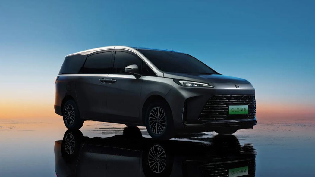 轴距超3米才22.99万，别克GL8插混青春版上市，这价格谁受得住