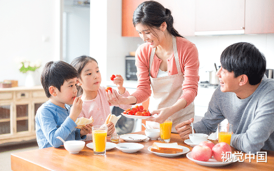 婚后跟小师妹见面999次后，妻子终于答应我离婚，可我看清小师妹真面目后却后悔离婚了