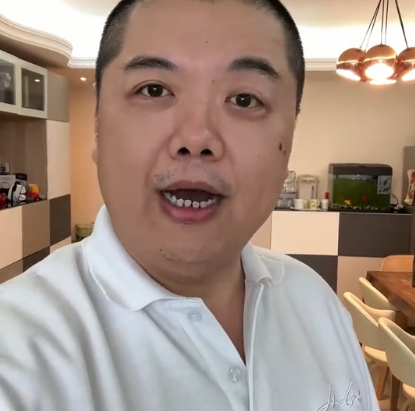 演员林子聪展示自己在香港的房间
房间大概150平，卧室采光不好，成交价千万级别，