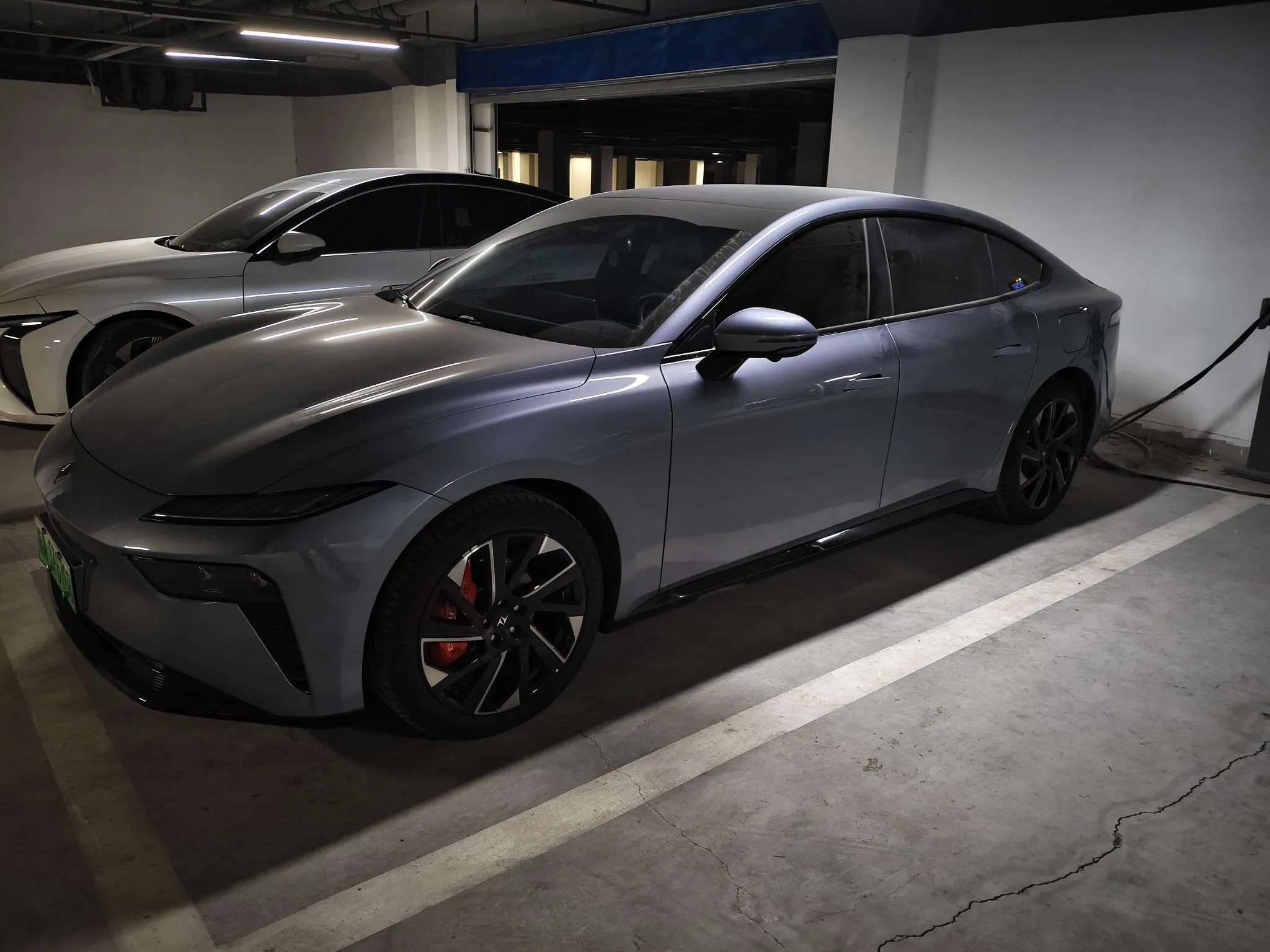 奕派除了要在硬件方面升级外，新能源汽车电气架构影响能耗与充电效率，800V电气架