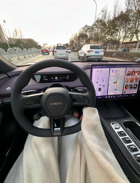 很多小米su7车主纠结ETC装哪里？挡风玻璃，影响美观！反光镜后面，也有点美观影