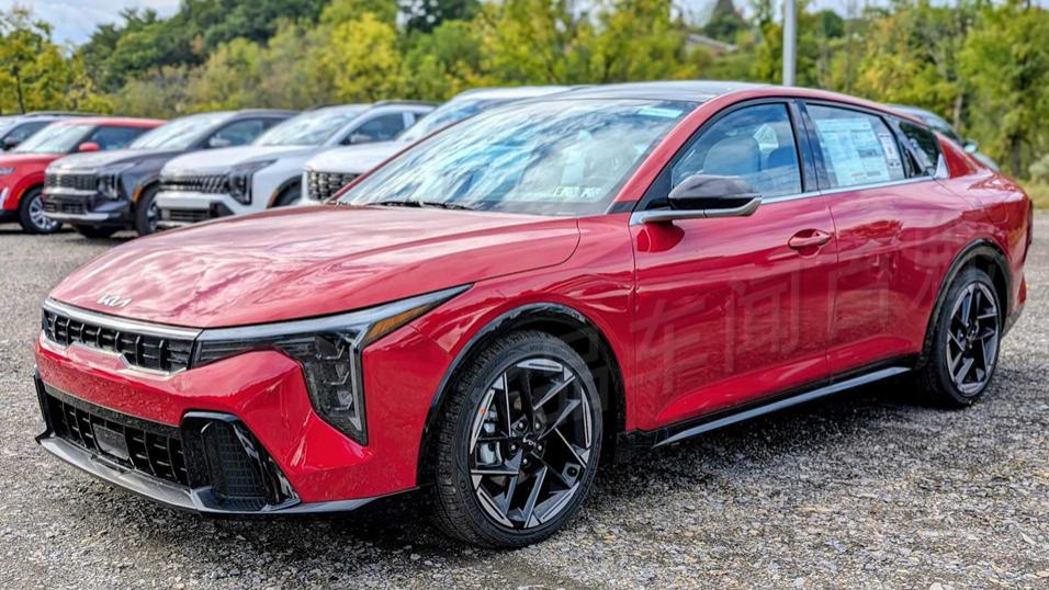 韩系车持续发力！起亚K4完成换代，外观帅气，还带智联屏+双动力