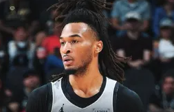 NBA赛后，斯蒂芬-卡斯尔接受了采访，谈到了现场球迷对他的支持。
卡斯尔表示：“