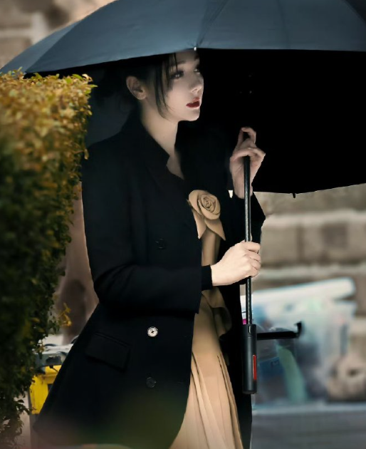 时间不是创可贴，我想起某一瞬间还是会流泪