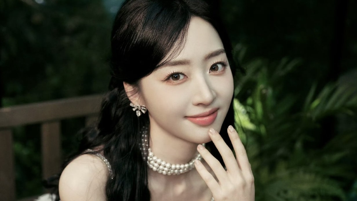 邓恩熙“白开水淡颜”出圈：一场颠覆内娱审美的原生革命