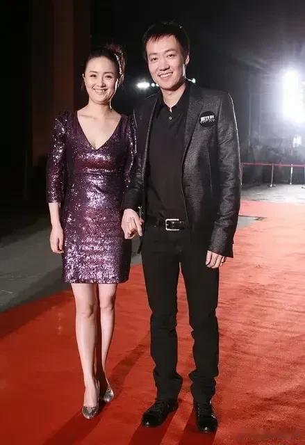 辛柏青和朱媛媛是圈内典型的模范夫妻。他们婚后一直低调,婚后生活更是鲜为人知。 