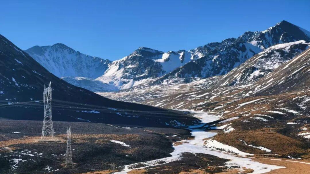 登东达之巅，闯72拐天险，赴藏地山河史诗丨冬季318川藏亲子自驾