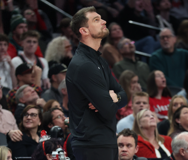 不太理解为什么有的人盼着球队不进季后赛

有些人希望球队摆烂，不进季后赛，拿到首