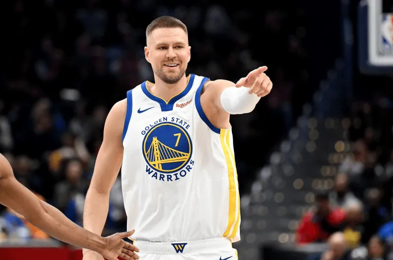 今日，据NBC记者Monte Poole报道，克里斯塔普斯-波尔津吉斯对勇士的环