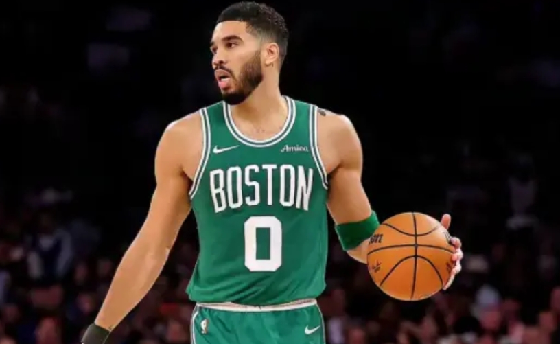 一个很有意思的现象，大家都知道，塔图姆复出了。
当然，这不是重点， 重点是，复出