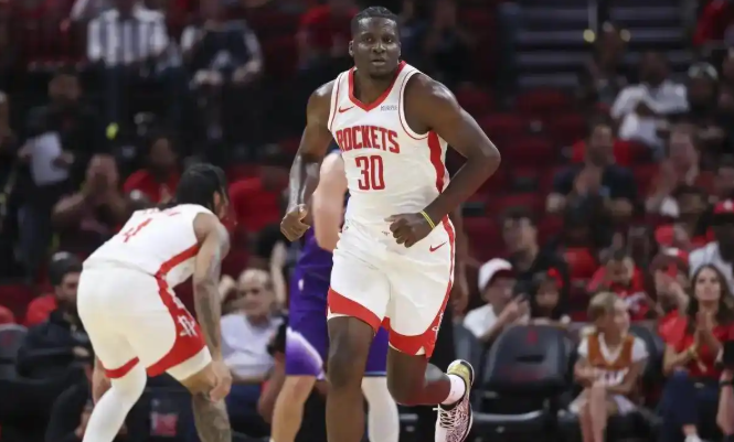 NBA常规赛火箭VS老鹰，卡佩拉护框比申京强太多了，又不吃球权，卡谢组合打的很好