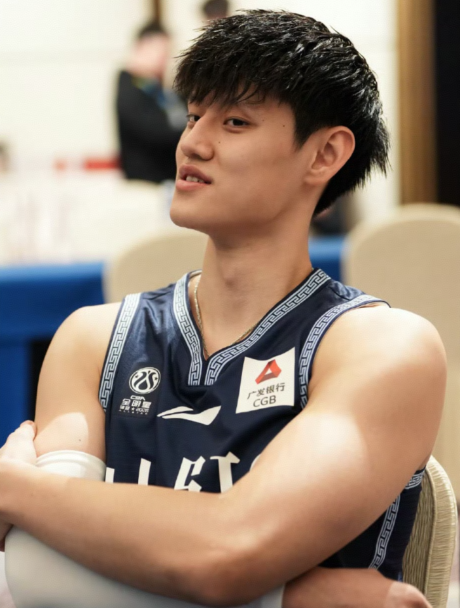 CBA将进行外援政策调整，调整后，在外援数量上，每家俱乐部单赛季同时注册4名外援