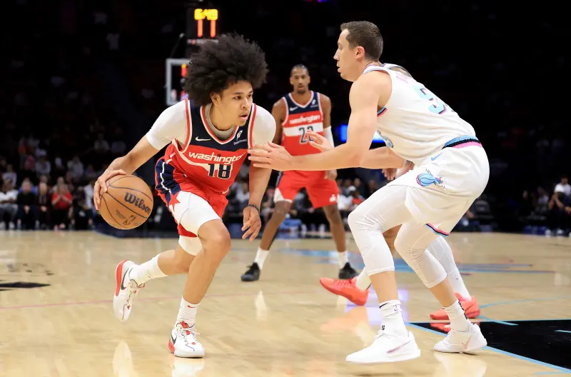  据美记Brett Siegel报道，华盛顿奇才队前锋凯基肖恩-乔治遭遇了左肘远