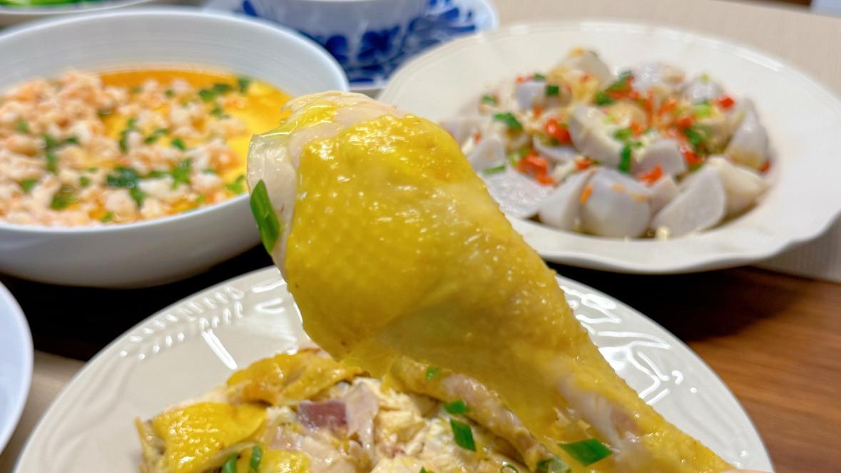 电饭锅里的盐焗江湖：一只鸡的咸鲜涅槃