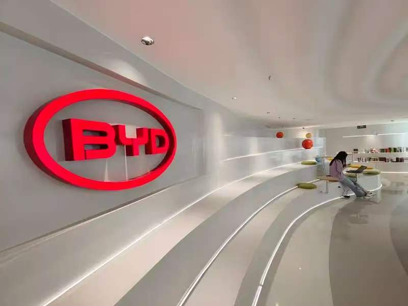 炸场！比亚迪甩出闪充王炸，41.4%暴涨只是开始，德日韩彻底没退路了