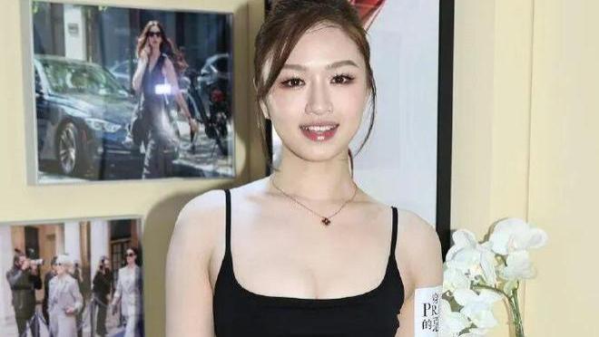 港姐李尹嫣身形比参选港姐时清瘦不少