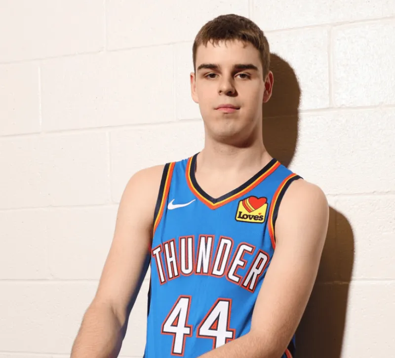 雷霆今天107-127不敌掘金，赛后主帅戴格诺特接受了采访。

尼古拉-托皮奇生