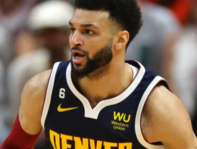 掘金更新官方社媒，公布了球队伤病报告。
朱利安-斯特劳瑟（左大脚趾扭伤）大概率出