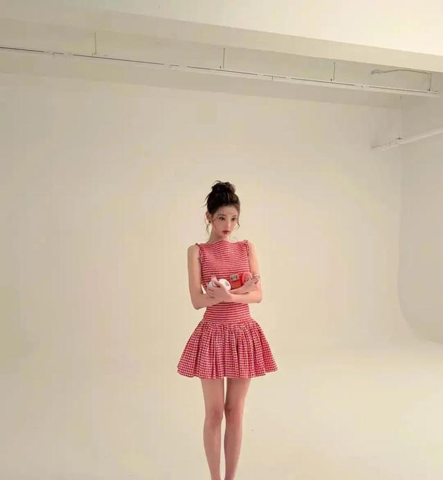 张元英的“洋娃娃”新造型，怎么就把甜美穿出了高级感？