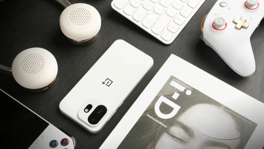 审美与体验皆高级的终极浪漫｜看一加15T如何“小屏无界，全能封神”