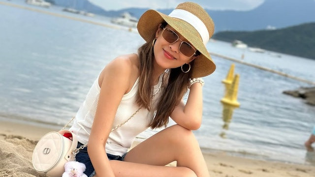 47岁陈敏之素颜惊艳网友，给佣人庆生显人情味，丈夫容貌被指显老