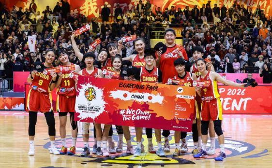 中国女篮VS捷克女篮。
王思雨有两个球能说明她是一个有灵性有技术有能力的球员。