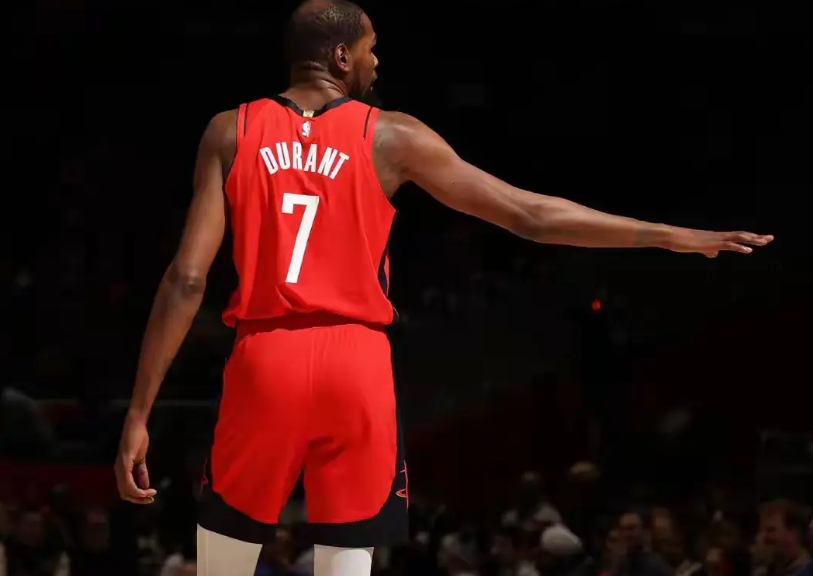 囧！战奇才最后一分钟，杜兰特13秒内两次失误一次技术犯规，史上最快。

具体看一