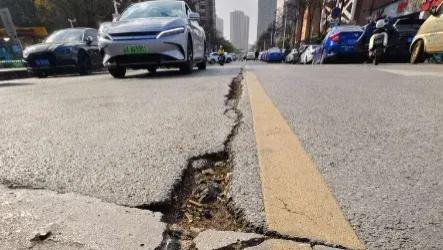 南天实录第188期：道路养护不到位 司机路人惨遭殃
