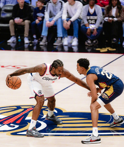 这场对鹈鹕的比赛没有一个人能站出来给伦纳德分担压力，还一直增压，这就是比赛的观感