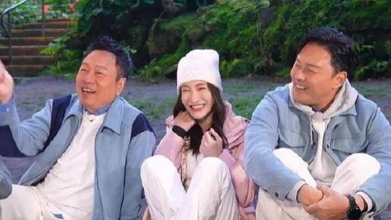 萧正楠爆黄翠如新西兰领结婚证书排错队