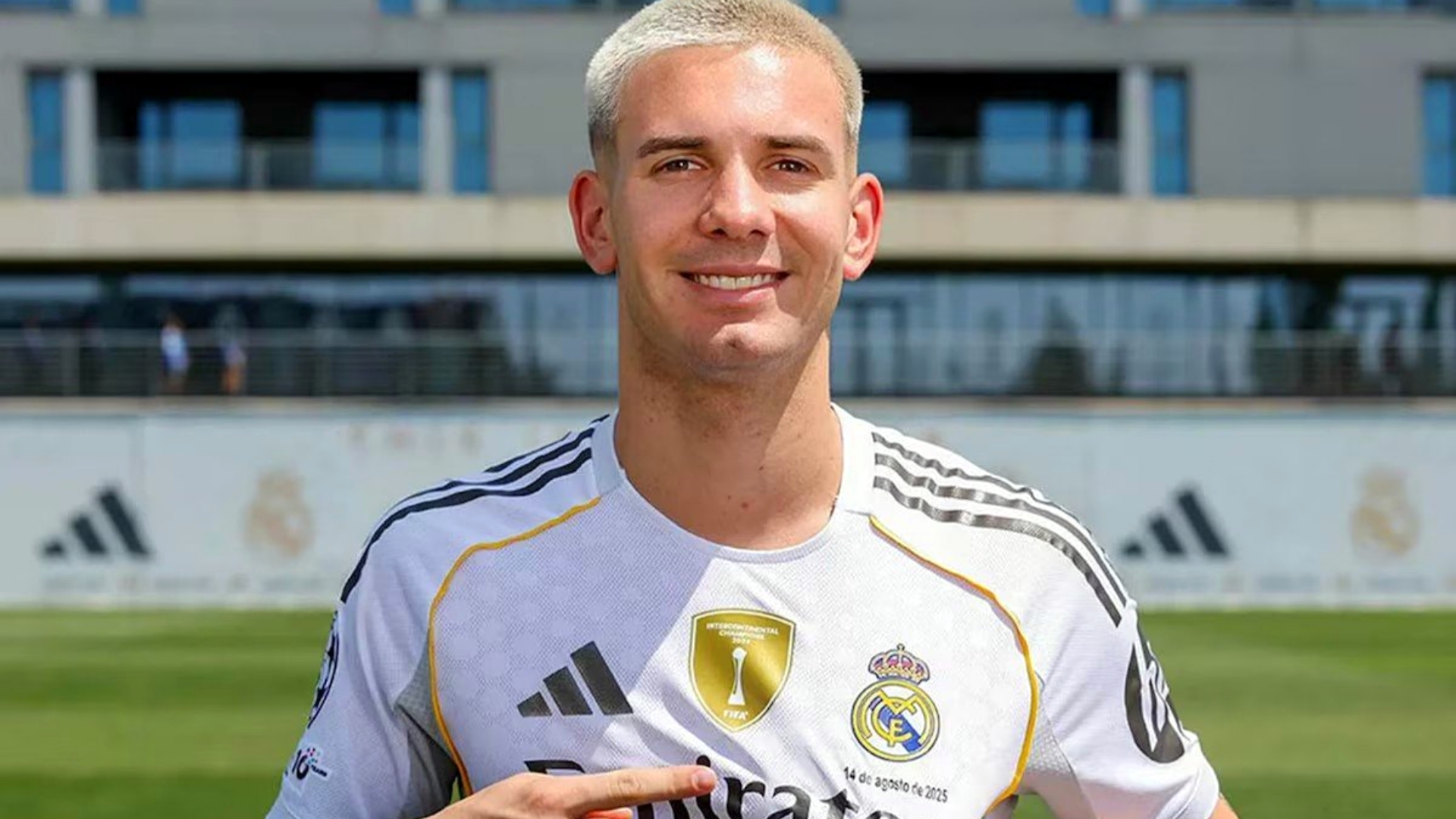 记者表示：皇马认为马斯坦托诺融入速度低于预期，仍在考虑外租方案。
马斯坦托诺需要