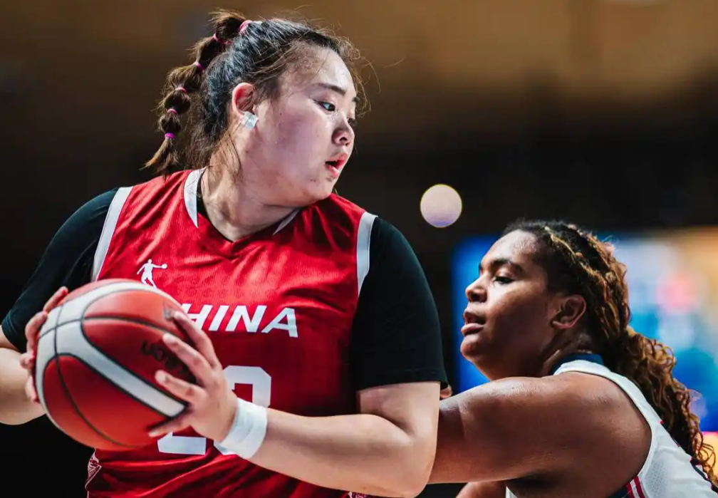 看了昨天刘禹彤，打巴西那场球的热身赛，才发现这姑娘真的不简单。
头一回代表国家队