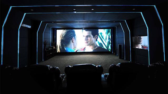 幕布也是画质的一半：家庭影院投影与抗光幕/透声幕的搭配原理与选择建议