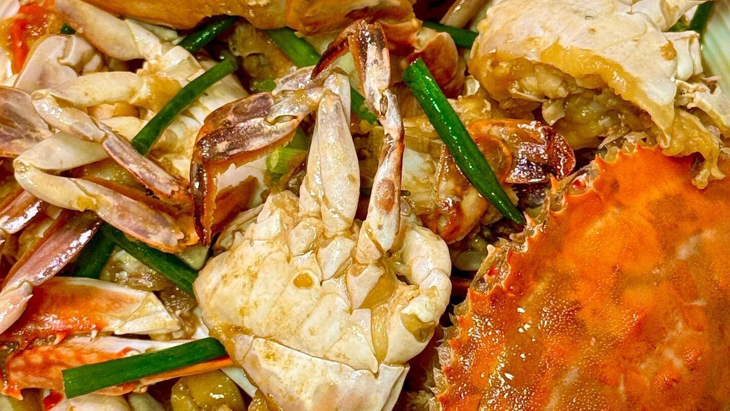 香辣梭子蟹：金秋蟹宴的锅气狂想曲