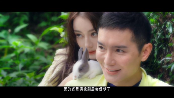 6个“爆”，VOGUE总监刘冲大赞迪丽热巴。看得出来，刘冲是真喜欢热巴，碰面嘴巴