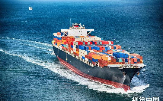 俄国客商赊购800台挖掘机，全厂高管反对，厂长力排众议，交货那天客商的举止让厂长成了传奇