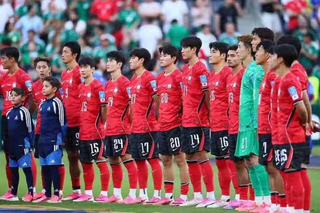 韩国队可以订回国机票了，晋级概率等同于0。
随着厄瓜多尔战胜德国，日本战平瑞典，