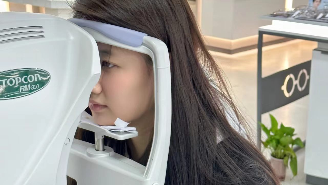 配眼镜的时候，度数是调低一点比较好吗？
