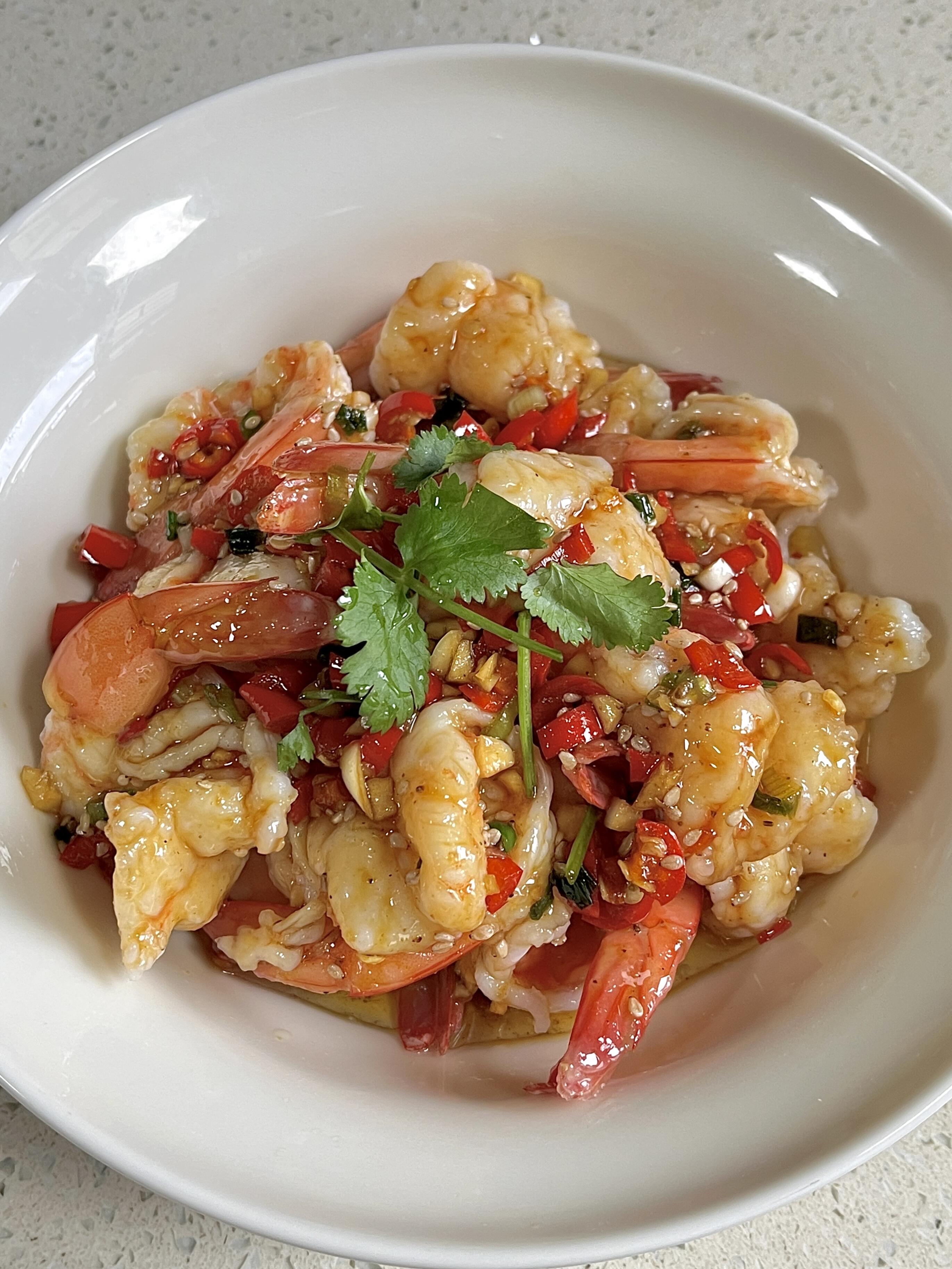 年后就想吃点清爽的，椒麻虾片安排上
鲜嫩的虾片，裹着椒麻汁，鲜香椒麻，味道一点也