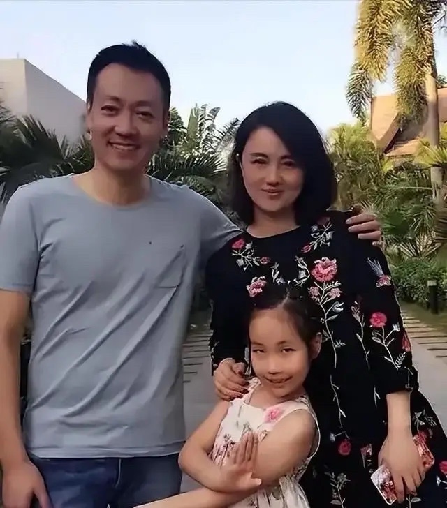 朱媛媛去世不到1年，52岁辛柏青现身春晚彩排