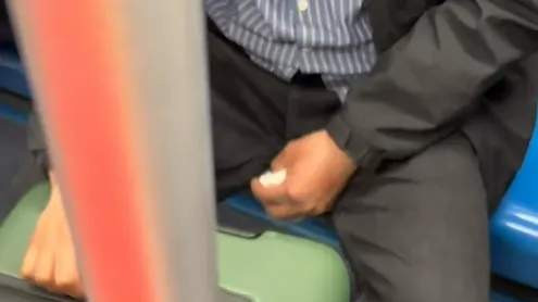 上海地铁拉杆箱渗出红色液体，乘客纷纷躲避！核查结果来了