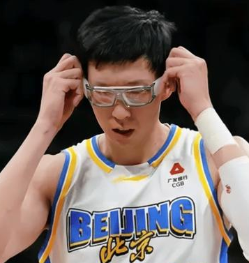周琦8罚0中加绝杀三分不中！北京男篮客场惜败吉林。CBA常规赛，北京男篮客场挑战