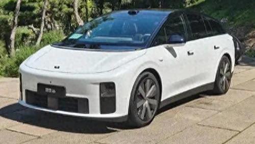 谁说理想只会造增程车？这款纯电i6三月卖爆，销量直接强势反弹！