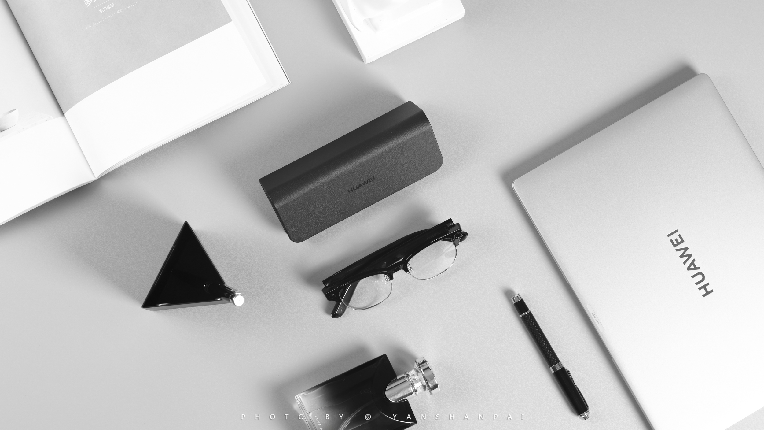 华为AI眼镜有点东西！分享一组图赏，大家伙感受一下。
重量仅35.5g，是目前A