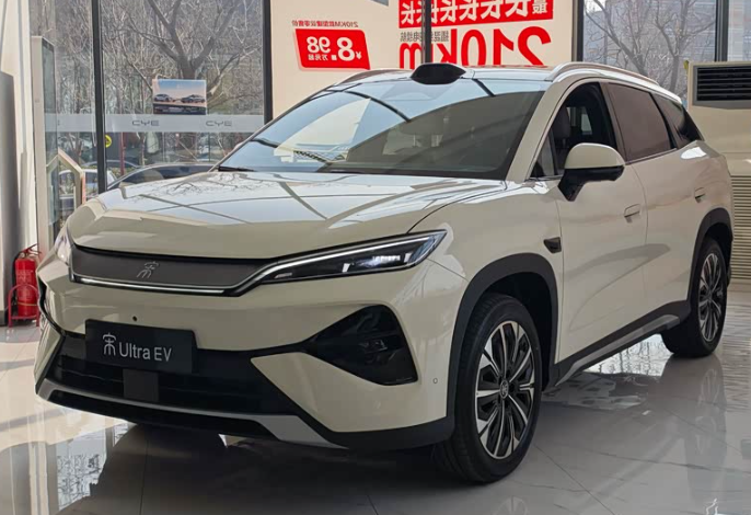 宋UltraEV710km卓越型
一进展厅就被这台星河米吸引住了，不是那种浮夸的