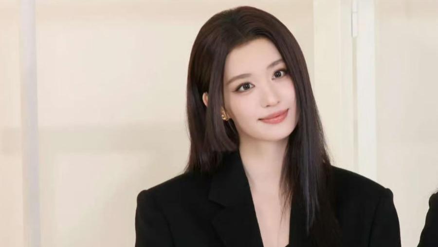 王楚然的双面魅力：冷艳御姐与灵动反差感，氛围感拉满